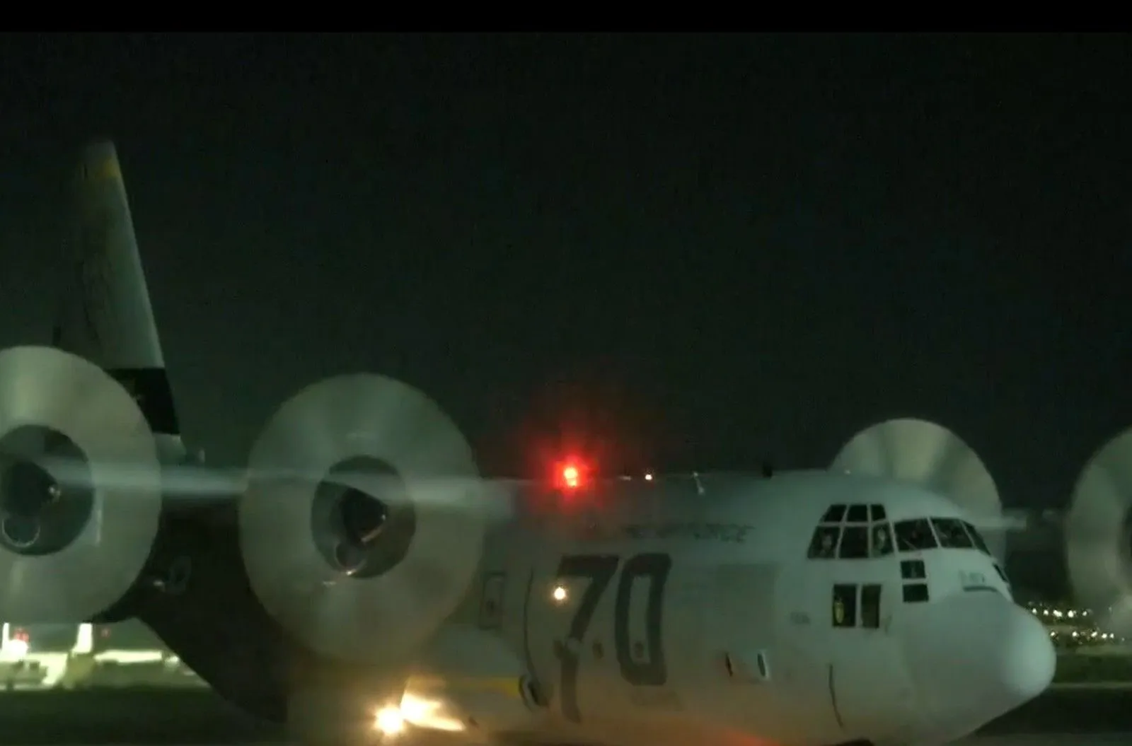 Επέστρεψαν 91 Έλληνες με C-130 από το Άμπου Ντάμπι - LIVE EIKONA