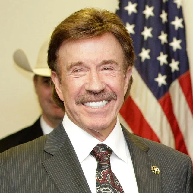 Τσακ Νόρις: Η ιστορία πίσω από τα ανέκδοτα που τον μετέτρεψαν σε meme