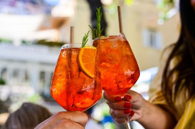 Campari Hellas: Πού οφείλεται η άνοδος πωλήσεων και κερδών το 2025