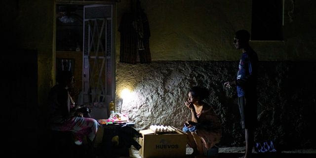 Κούβα: Εκατομμύρια άνθρωποι χωρίς ρεύμα μετά την κατάρρευση του δικτύου ηλεκτροδότησης