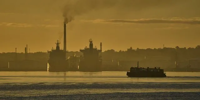 Tο διυλιστήριο πετρελαίου Νίκο Λόπεζ" στον κόλπο της Αβάνας