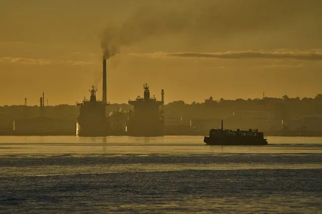 Tο διυλιστήριο πετρελαίου Νίκο Λόπεζ" στον κόλπο της Αβάνας