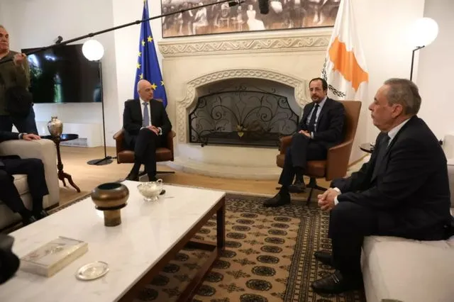 Δένδιας από Κύπρο: Είμαστε συνολικά και απολύτως στη διάθεσή σας