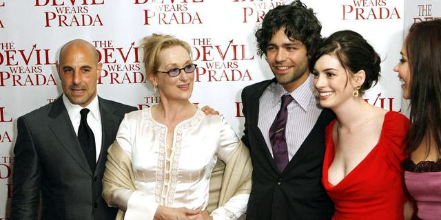 To καστ της ταινίας, (από δεξιά) Stanley Tucci, Meryl Streep, Adrian Grenier, Anne Hathaway και Emily Blunt