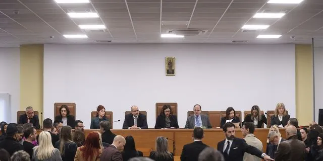 Δίκη για τα Τέμπη: Γιατί έκανε παράσταση το Δημόσιο;