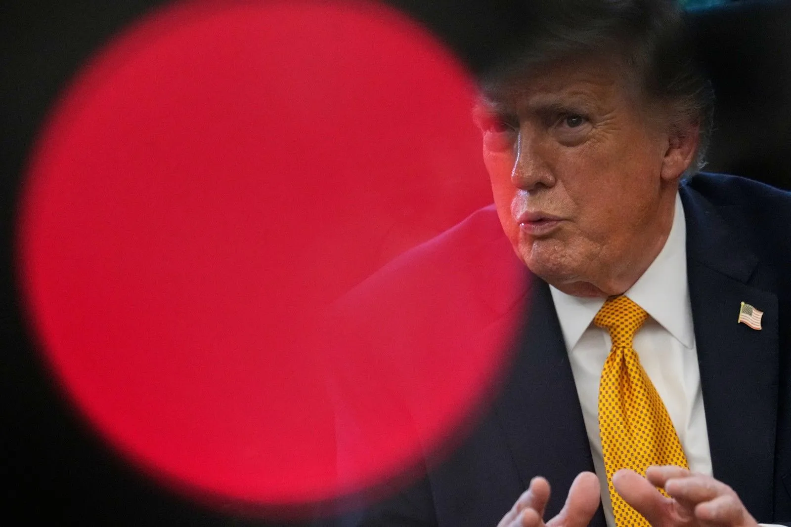 LIVE: Έξαλλος ο Τραμπ: “Δεν χρειαζόμαστε τη βοήθεια του ΝΑΤΟ – Κάνουν ένα ανόητο λάθος”