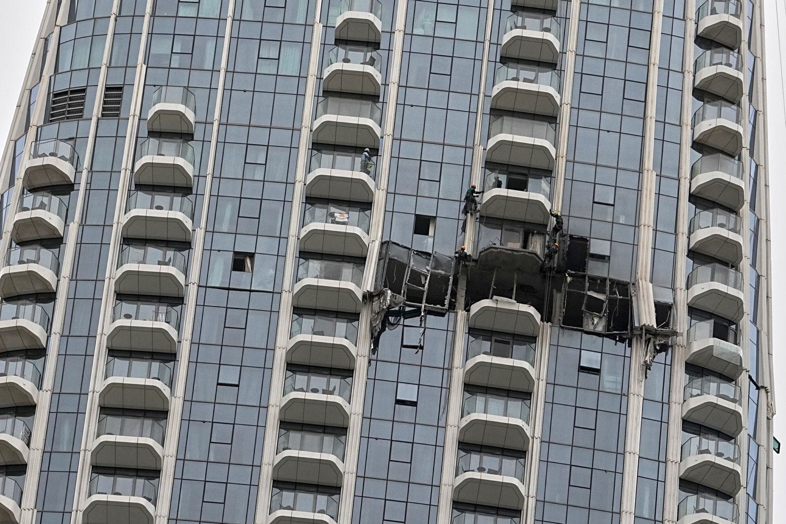 Τρύπα σε κτήριο στο Ντουμπάι από drone