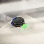 Η σκόνη δεν έχει πλέον που να κρυφτεί με το Dyson Spot+Scrub™ Ai,  το πρώτο ρομπότ υγρού και στεγνού καθαρισμού της Dyson