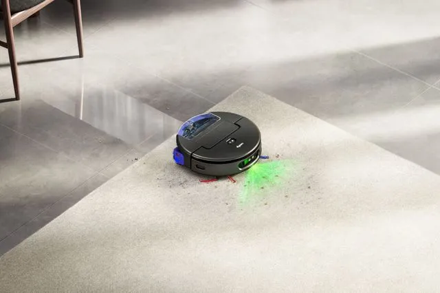 Η σκόνη δεν έχει πλέον που να κρυφτεί με το Dyson Spot+Scrub™ Ai,  το πρώτο ρομπότ υγρού και στεγνού καθαρισμού της Dyson