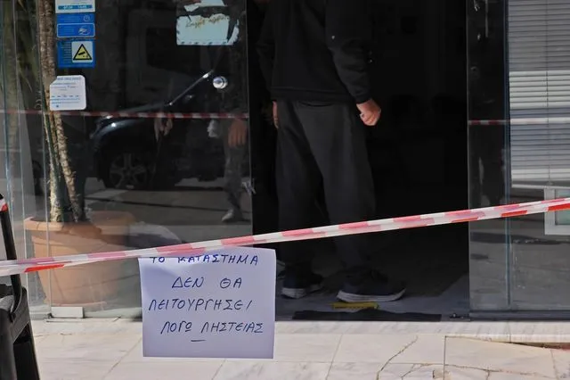 Σε λιγότερο από 45 δευτερόλεπτα λήστεψαν τα ΕΛΤΑ Λουτρακίου – Τι λένε αυτόπτες μάρτυρες