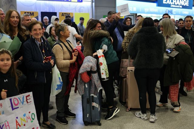 Έλληνες που επαναπατρίστηκαν από τη Μέση Ανατολή
