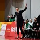 Ολυμπιακός – Παναθηναϊκός: Η Ερντέμ δέχθηκε τεχνική ποινή επειδή διαμαρτυρήθηκε πετώντας την πατερίτσα στο παρκέ