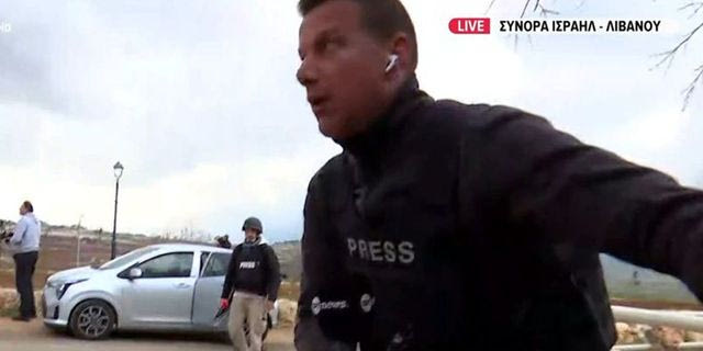 Η στιγμή της επίθεσης με drone καταγράφηκε σε ζωντανή μετάδοση της ΕΡΤ – Βίντεο