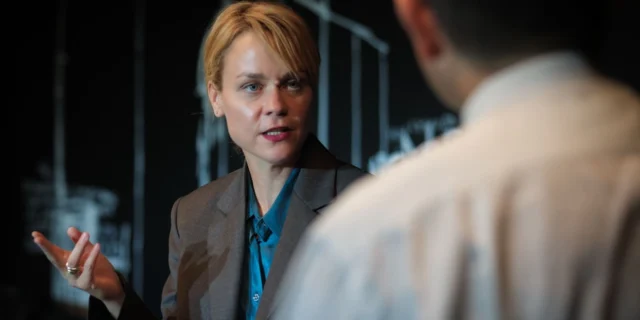 Η Λένα Παπαληγούρα