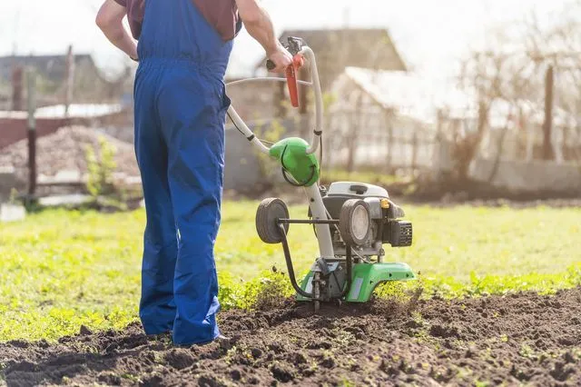 Κρήτη: 73χρονος σκοτώθηκε σε ατύχημα με γεωργικό μηχάνημα στο αμπέλι του