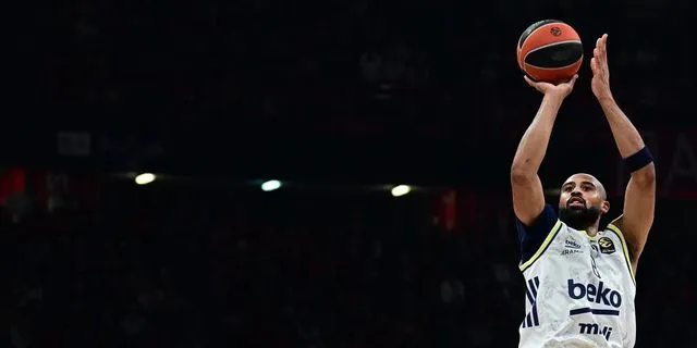 Φενέρμπαχτσε – Αρμάνι 79-75: Επιστροφή στις νίκες με φοβερό Χόρτον-Τάκερ