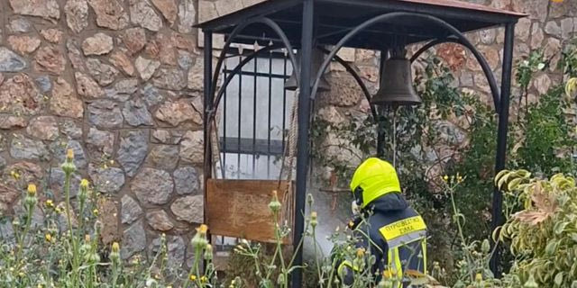 Έσβησε η φωτιά σε αποθήκη αυτοσχέδιας εκκλησίας στη Λιοσίων