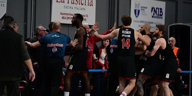 Φραστικό επεισόδιο του Φουρνιέ με φίλαθλο που καθόταν στις court seats – Αποβολή για τον Γάλλο