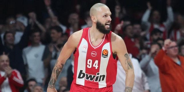 Η νέα αναζήτηση του Φουρνιέ στα μαγαζιά της Αθήνας και του Πειραιά