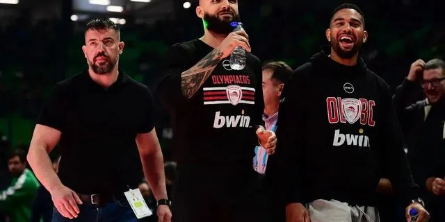 Παναθηναϊκός AKTOR – Ολυμπιακός: Η είσοδος του Φουρνιέ στο T-Center και η αντίδρασή του στις αποδοκιμασίες