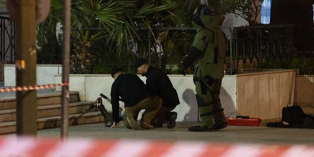 Σε αλσύλλιο στην περιοχή της Ακρόπολης ισχυρίστηκε ο Σουδανός ότι βρήκε τις χειροβομβίδες