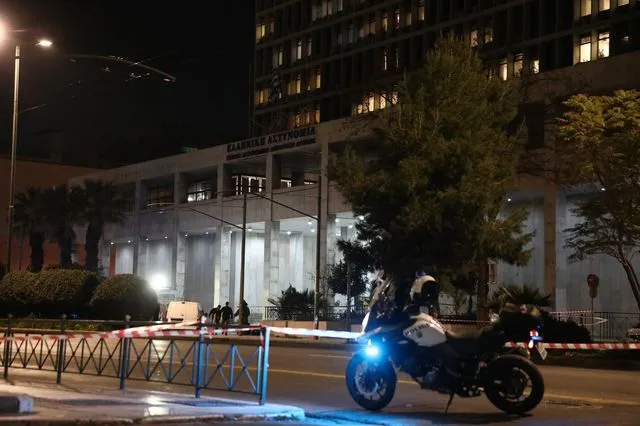 Αστυνομικές κορδέλες στο κτήριο της ΓΑΔΑ