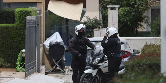 Έφοδος της ΕΛ.ΑΣ σε αποθήκη γνωστής γκαλερί του Κολωνακίου – Κρατείται ο ιδιοκτήτης