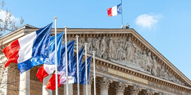 Γαλλία: Χαιρετίζουμε τον θάνατο του Χαμενεΐ – Ο λαός του Ιράν να επιλέξει το μέλλον του