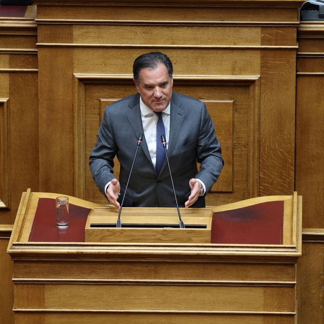 Ο Γεωργιάδης λέει ότι όλη η Ελλάδα ασχολείται με τα Meta γυαλιά του και απαντά αν βιντεοσκοπούν