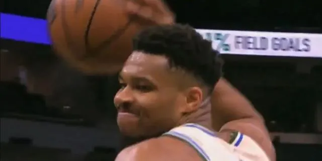 Εκνευρισμένος ο Γιάννης Αντετοκούνμπο πέταξε την μπάλα και πήρε τεχνική ποινή