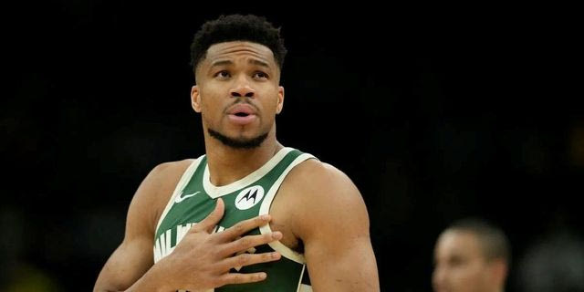 Μπακς – Τζαζ 113-99: Με κορυφαίο τον Αντετοκούνμπο πήραν τη νίκη