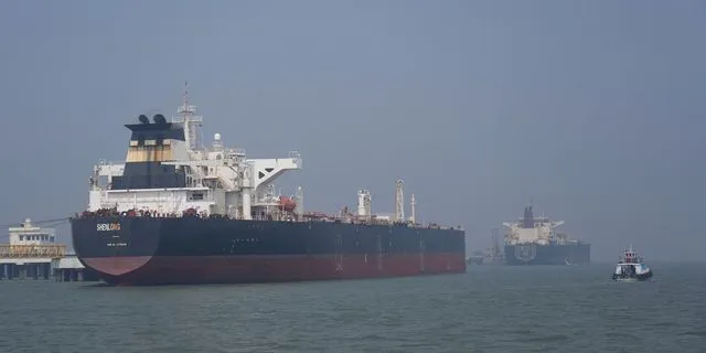 Πλοία στα Στενά του Ορμούζ