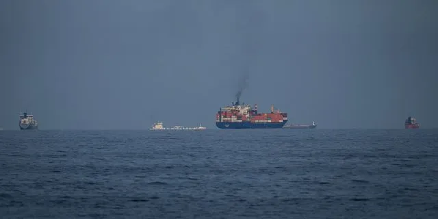 Δεξαμενόπλοια στα Στενά του Ορμούζ