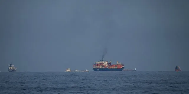 Δεξαμενόπλοια στα Στενά του Ορμούζ