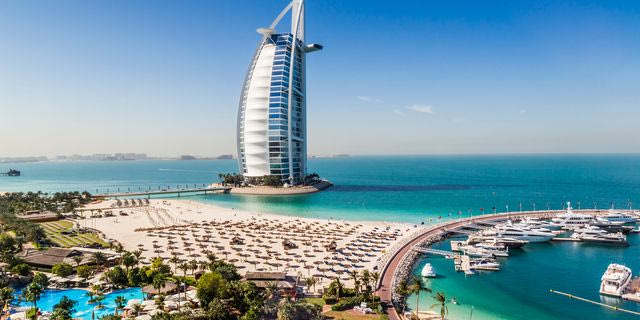 Το Ντουμπάι πιο φθηνό από ποτέ – Ο πόλεμος έφερε “εκπτώσεις” στην πολυτέλεια