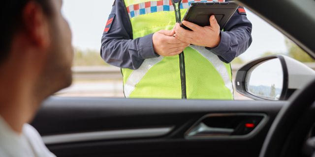 Παλλήνη: Συνελήφθη 55χρονος μετά από τροχαίο – Οδηγούσε μεθυσμένος με τα παιδιά του στο όχημα