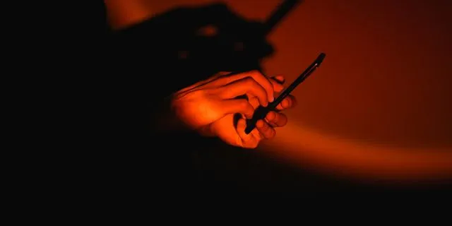 Πώς πέφτεις θύμα: Η παγκόσμια βιομηχανία των scammers