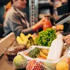 Σε ΦΕΚ τα 63 βασικά είδη στα οποία μπαίνει πλαφόν – Η λίστα