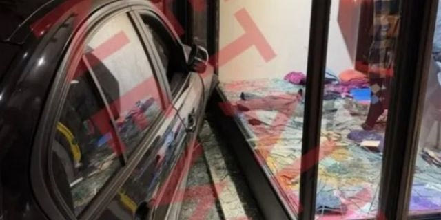 Ηράκλειο: Αυτοκίνητο “καρφώθηκε” σε βιτρίνα καταστήματος – Τραυματίστηκε 27χρονη