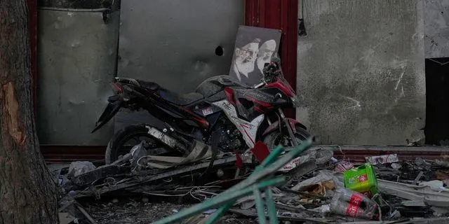 Εικόνες του αγιατολάχ Αλί Χαμενεΐ που δολοφονήθηκε κατά την επίθεση ΗΠΑ-Ισραήλ στο Ιράν