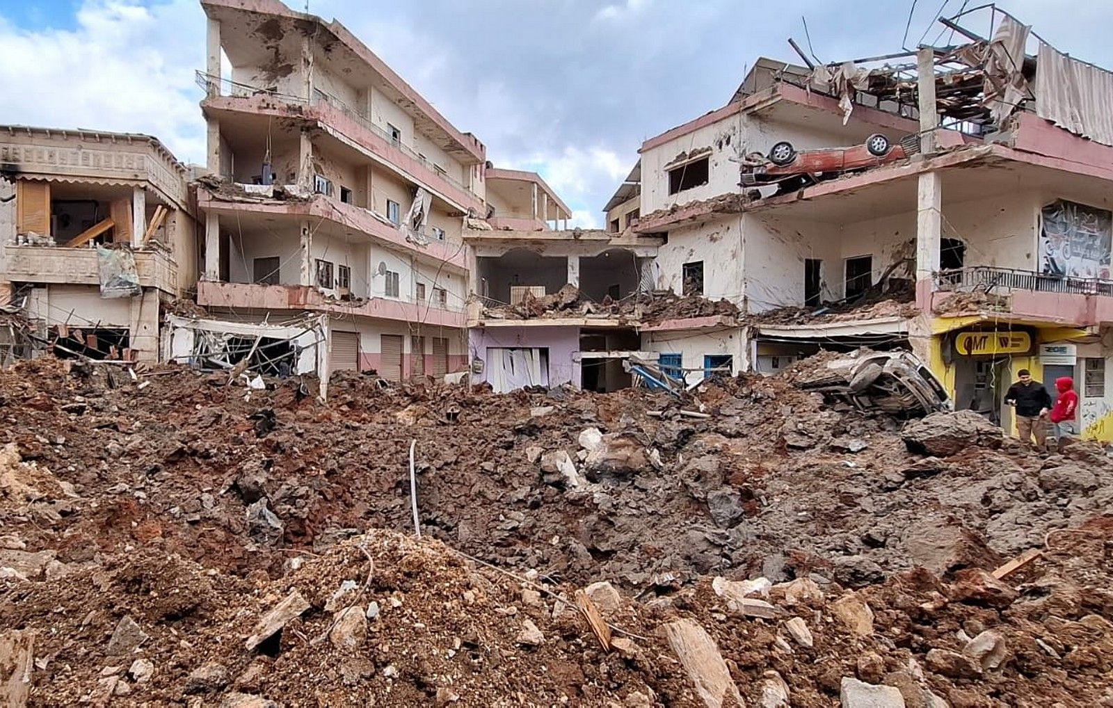 LIVE: Συναγερμός σε όλη τη Μέση Ανατολή εν αναμονή του “σκληρού χτυπήματος” Τραμπ