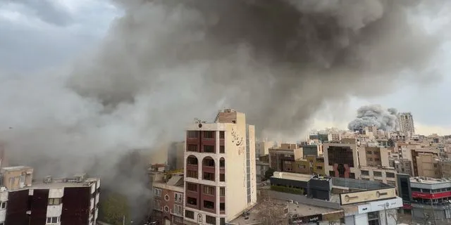 Καπνός στην Τεχεράνη μετά από χτύπημα