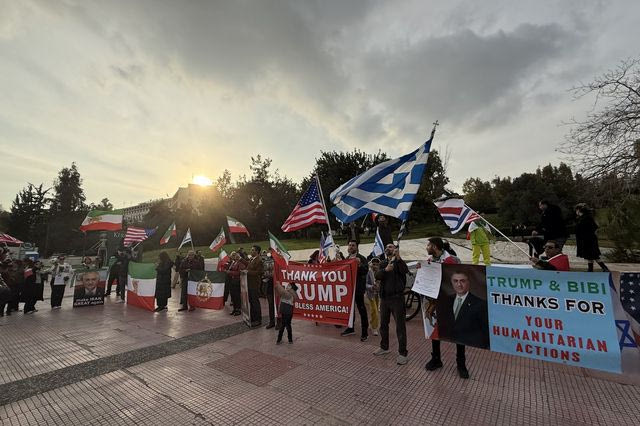 Ιρανοί ευχαριστούν τον Τραμπ σε συγκέντρωση στην Αθήνα