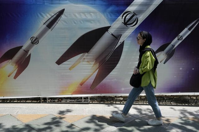 Aπό το “beautiful” στο “nuclear”: Πώς το λεξιλόγιο δημοτικού του Τραμπ στρώνει το δρόμο για το Ιράν