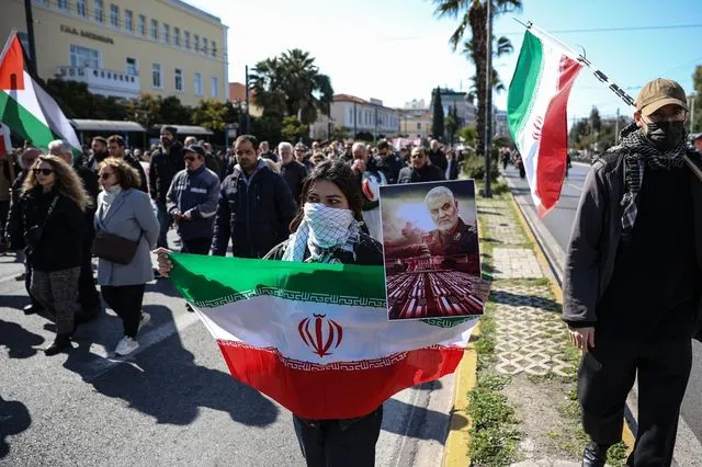 Εσύ με ποιον είσαι; Με το Ιράν ή τις ΗΠΑ;