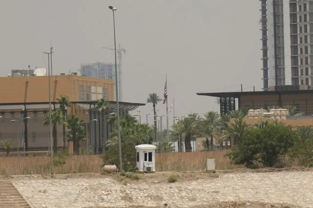 Βίντεο: Όπλο που προστατεύει την αμερικανική πρεσβεία στο Ιράκ ρίχνει 4.500 βολές το λεπτό