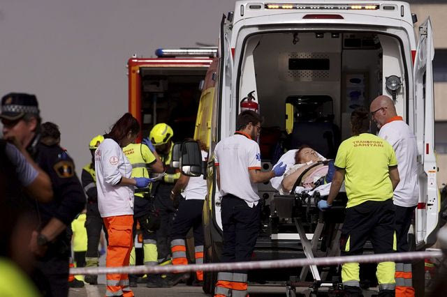 Ισπανία: Κατέρρευσε ξύλινη γέφυρα σε παραλία – Τουλάχιστον τέσσερις νεκροί