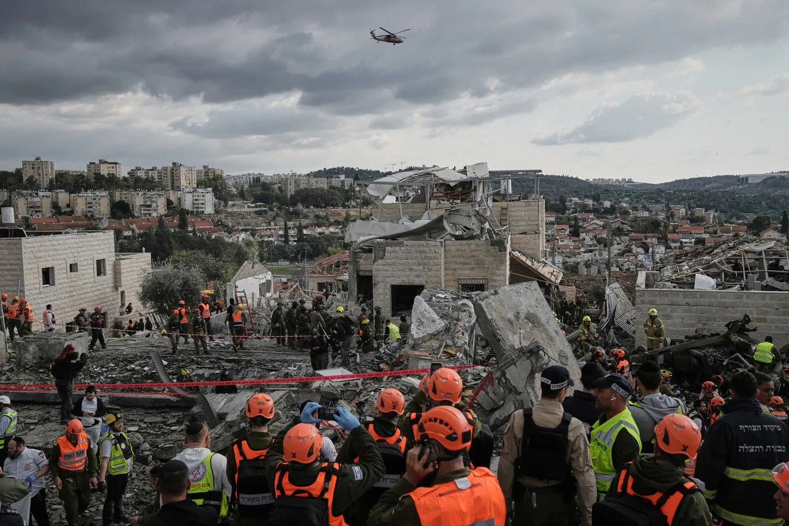 LIVE BLOG: Μπαράζ ιρανικών επιθέσεων στο Ισραήλ – Μεγάλο χτύπημα με νεκρούς στο Μπετ Σεμές