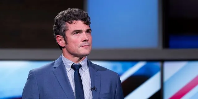 Το FBI ερευνά τον Τζο Κεντ για διαρροή διαβαθμισμένων πληροφοριών