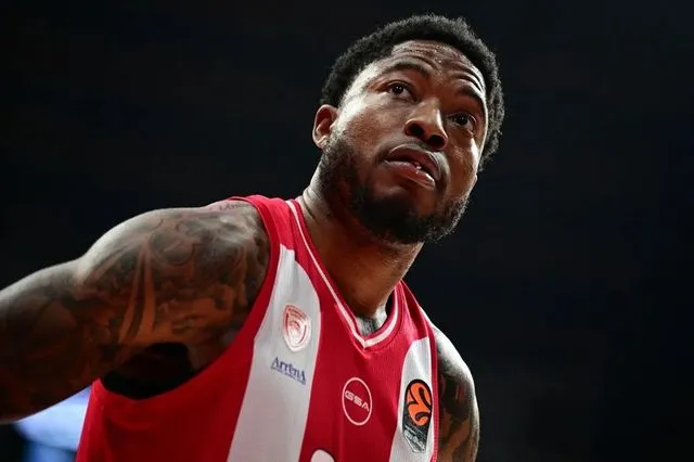 Τι πραγματικά σημαίνει η χειρονομία του Ταϊρίκ Τζόουνς προς τους οπαδούς του Παναθηναϊκού